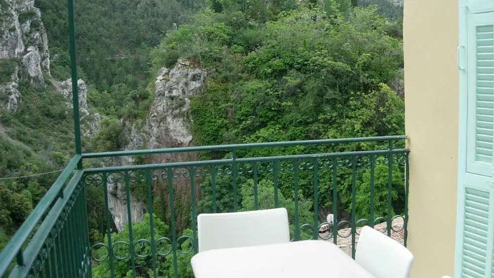 Gîte Le Balcon-Coin repas extérieur-Peille-Gîtes de France des Alpes-Maritimes