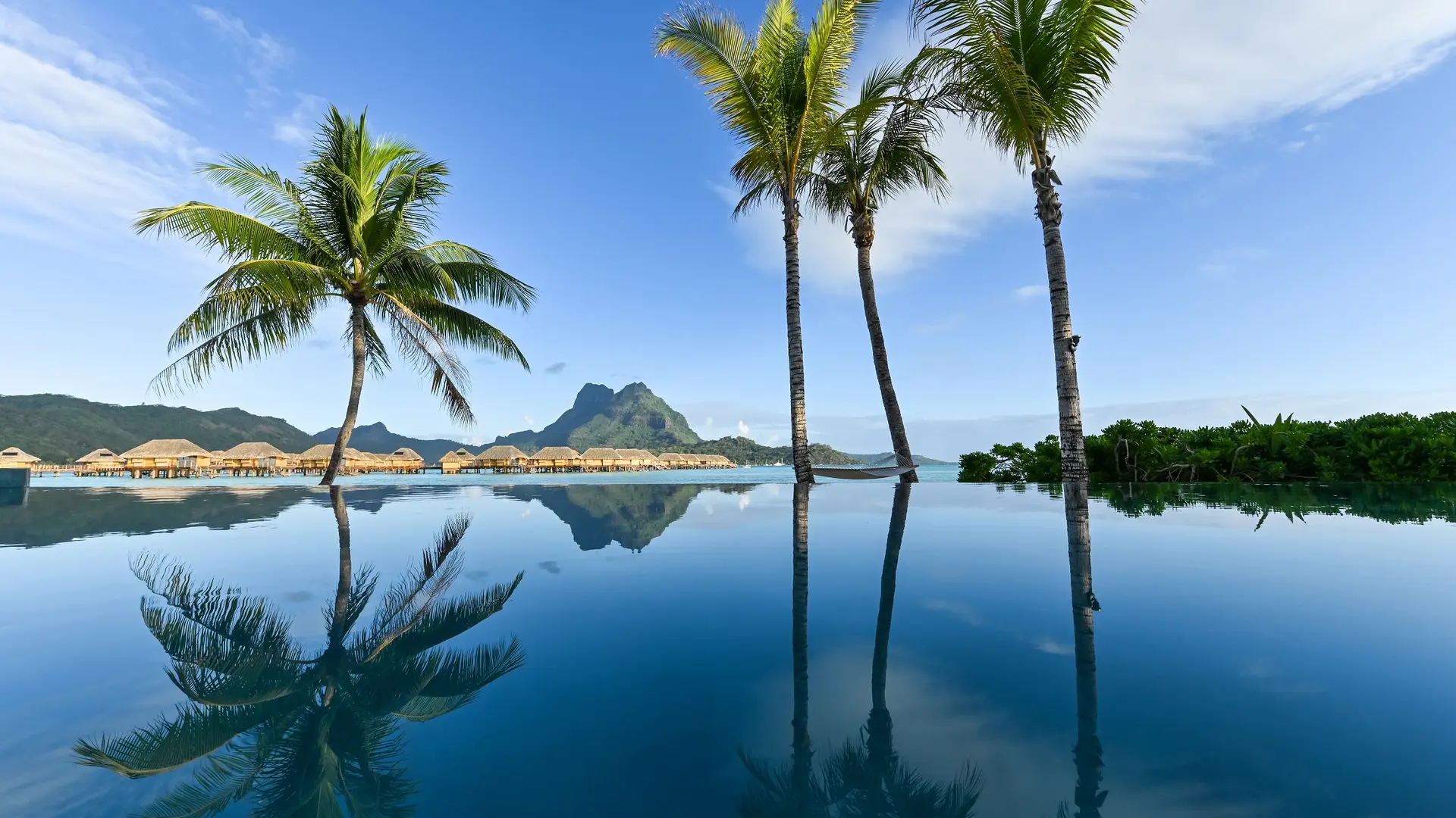 Villa royale pool - Le Bora Bora by Pearl Resorts