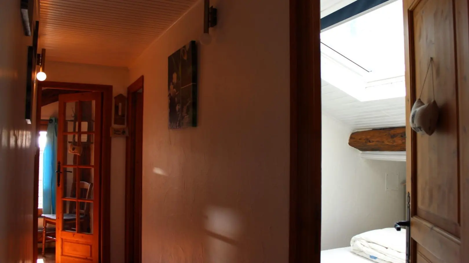 Le Gîte du Four-Couloir accès chambre-Saint-Martin-Vésubie-Gîtes de France des Alpes-Maritimes