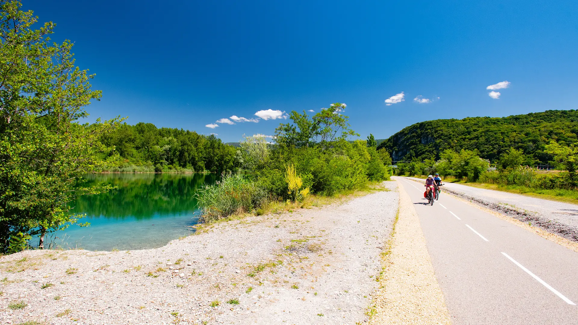 La boucle des deux rives du Rhône : balade vélo facile entre la ViaRhôna et la voie verte Via Grand Colombier._Culoz-Béon