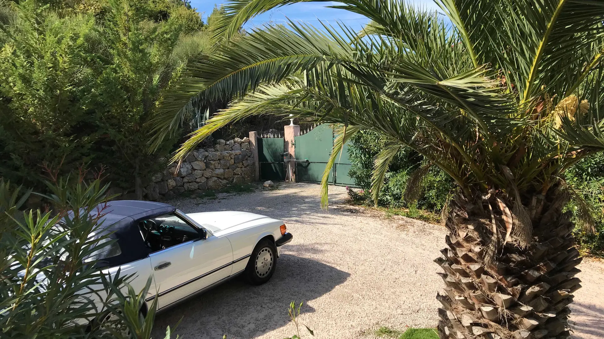 Villa palmeraie Nice® Aspremont 06-Parking-Aspremont-Gîtes de France des Alpes-Maritimes