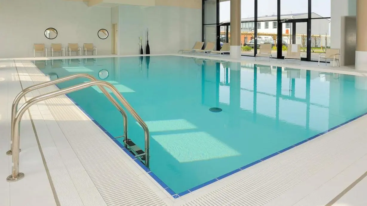 Piscine, Resid'home Carrières La Défense