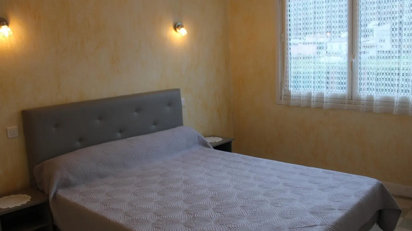 La Josyve-Chambre 1/Lit double-Contes-Gîtes de France des Alpes-Maritimes