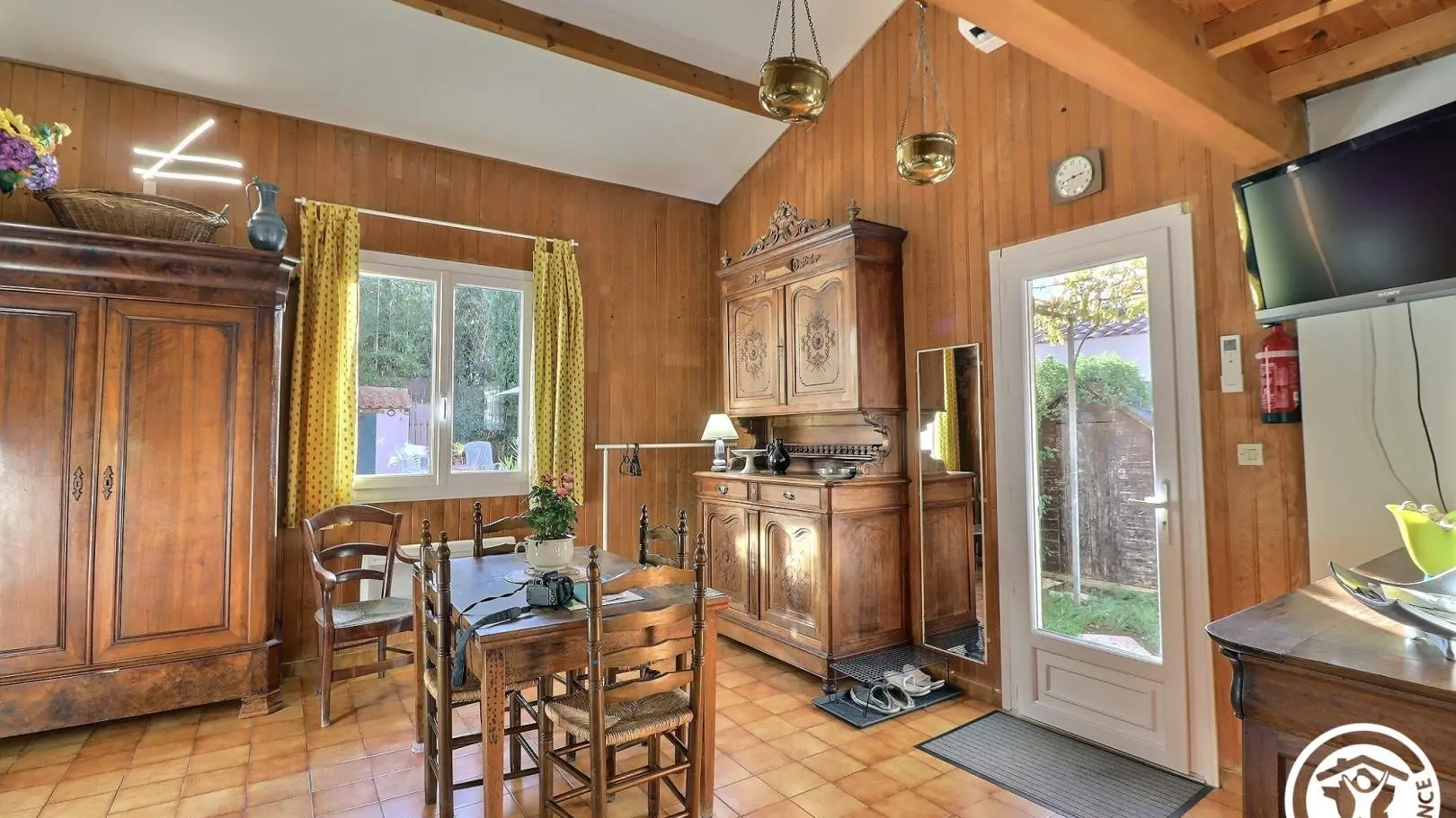 Pièce à vivre salle à manger l'Oustau dei Aucèus.