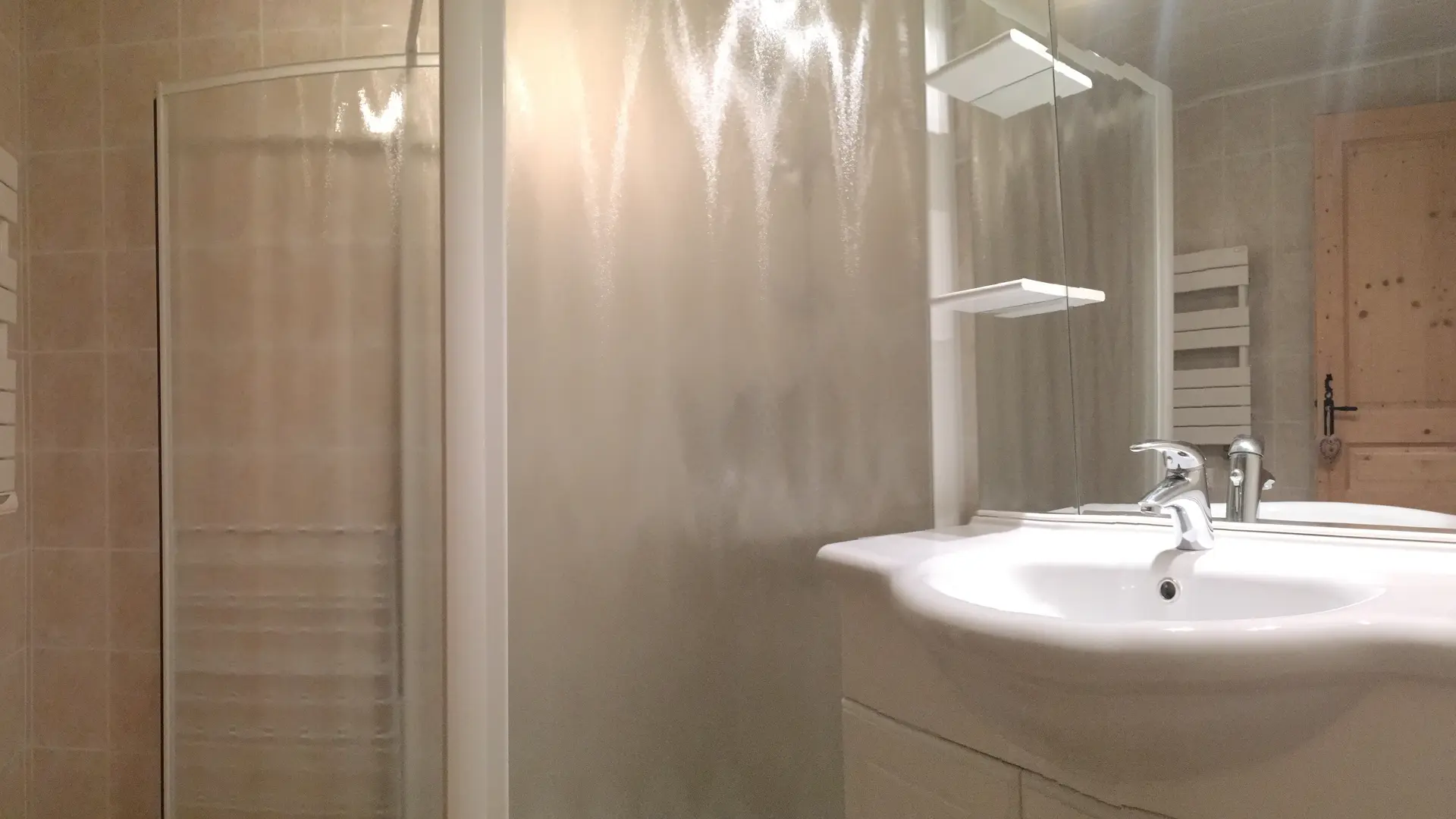 salle de bain appartement le nant-large