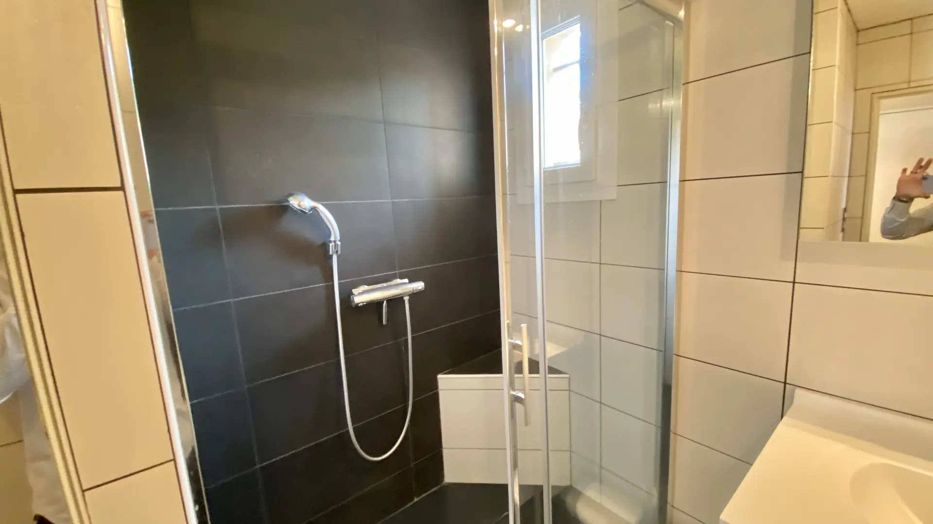 DOUCHE ET LAVE LINGE