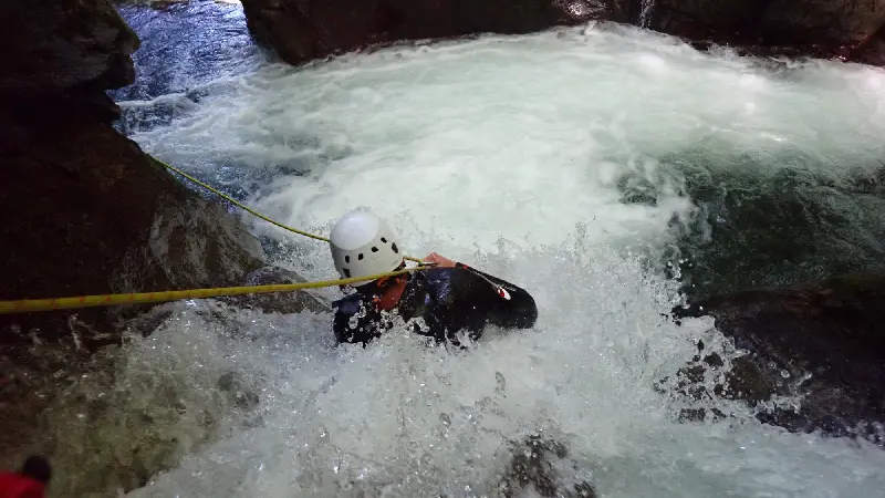 2ème toboggan du canyon d 'Orlu