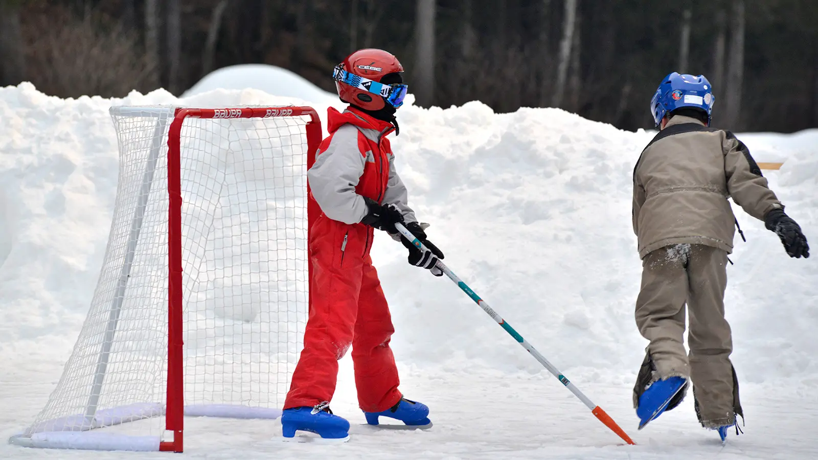 Jeux de hockey sur la patinoire d'Abondance