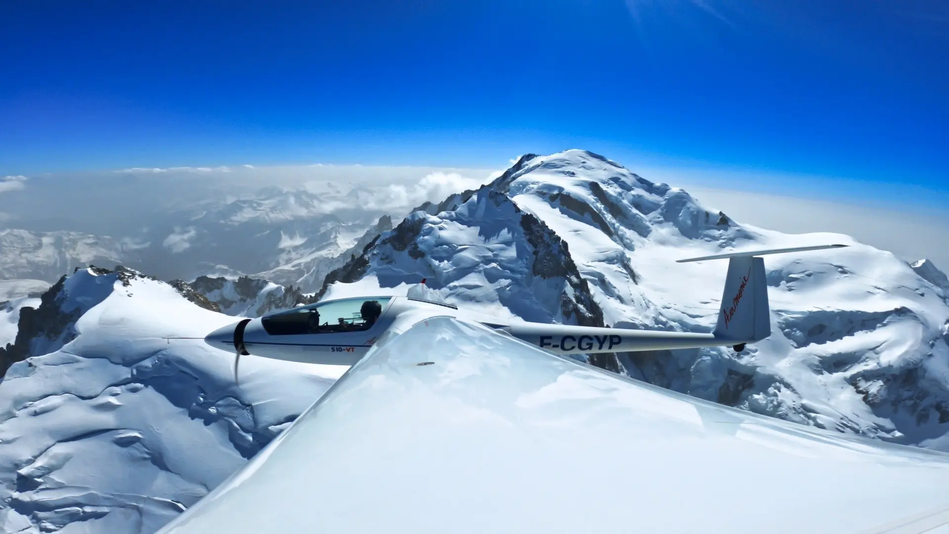 Rangement de l'hélice à l'arrivée au sommet du Mont-Blanc.