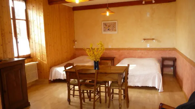 Le coin couchage de la grande chambre.