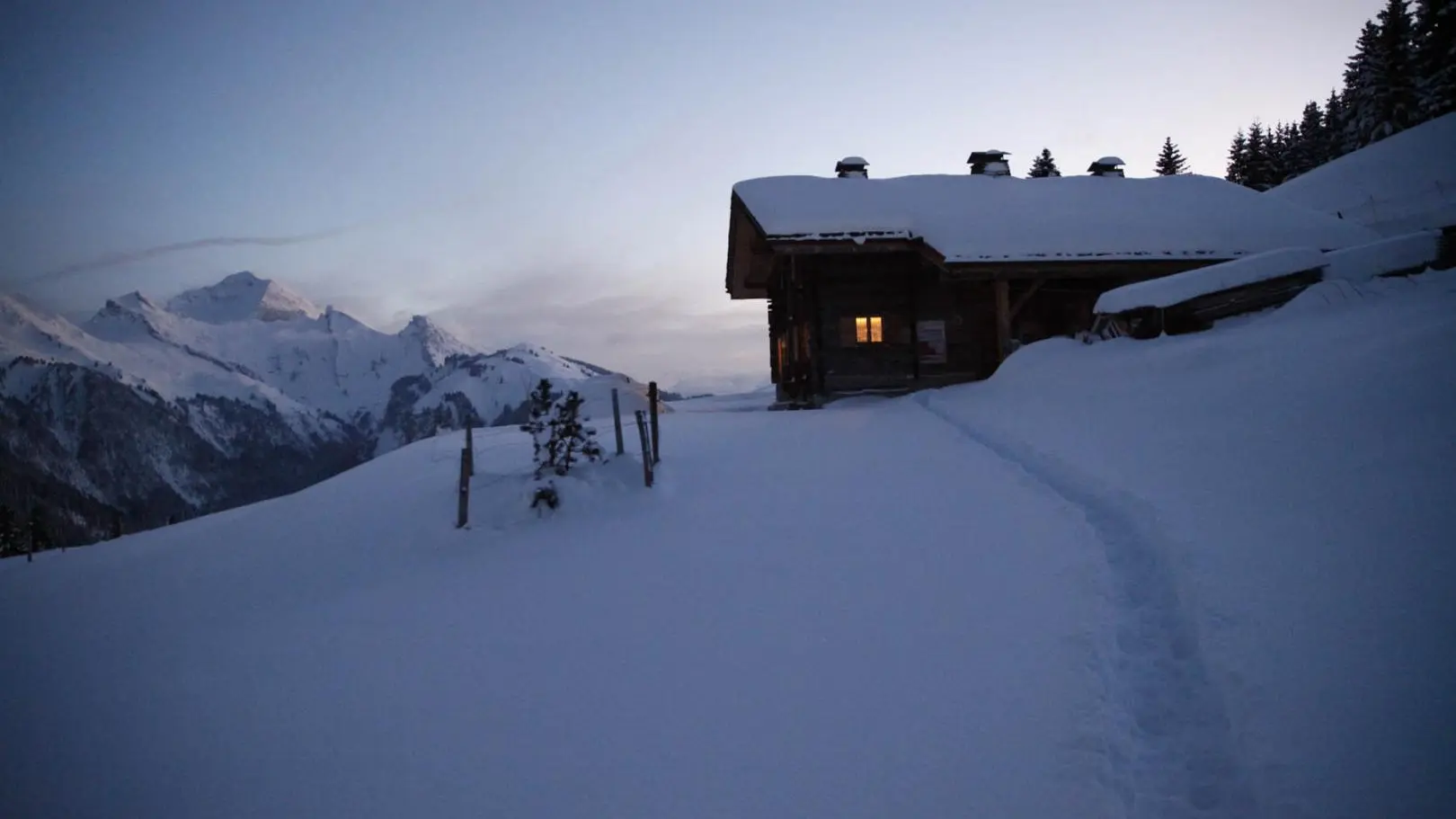 La Trafolée enneigée, le soir