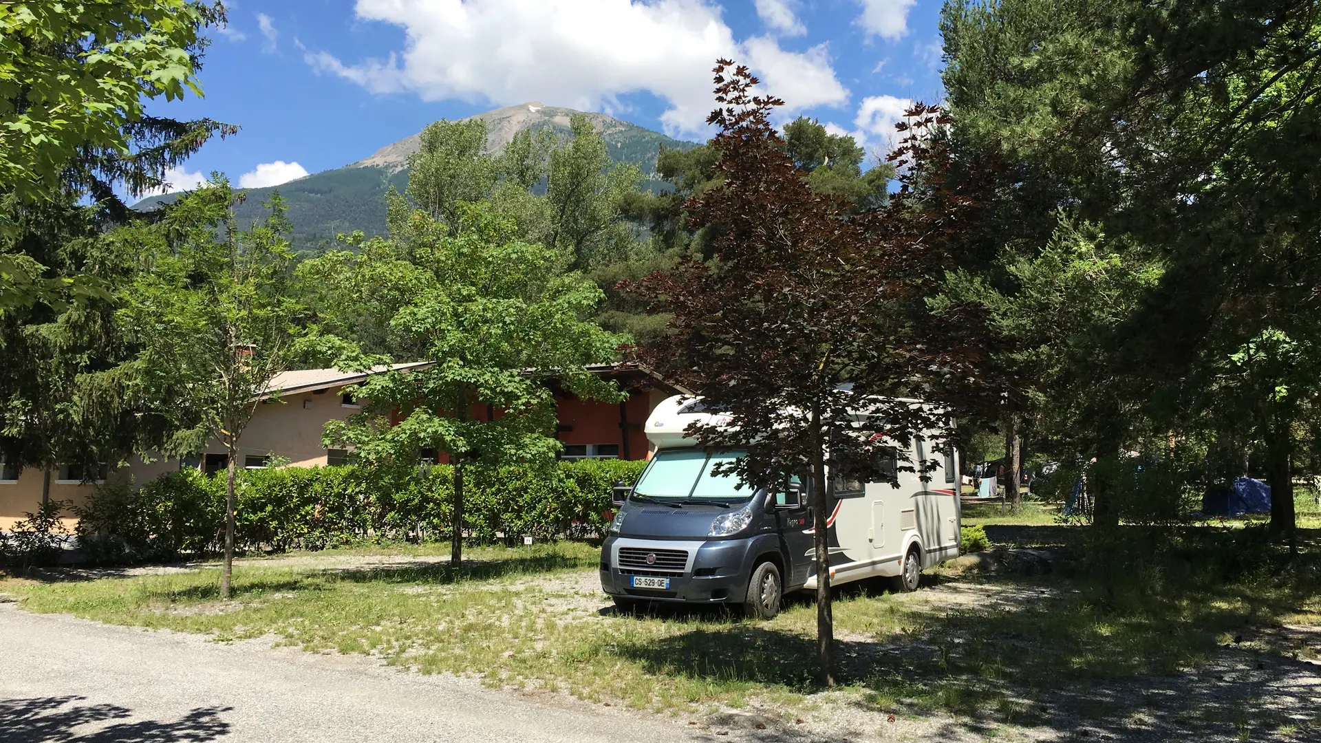 Emplacement camping car camping municipal La Clapière