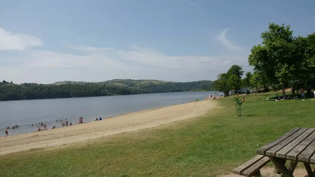 A proximité : Lac de Villerest