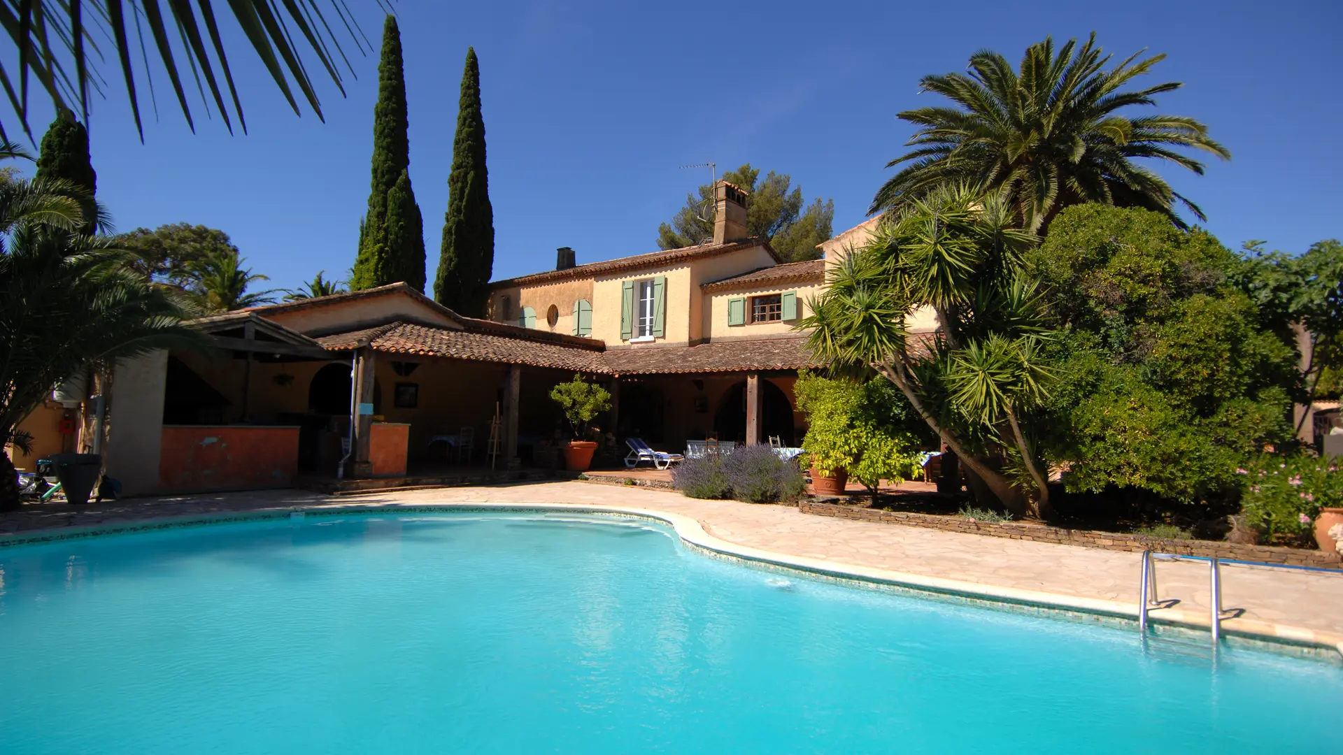 Gîtes with swimming pool in La Londe les Maures