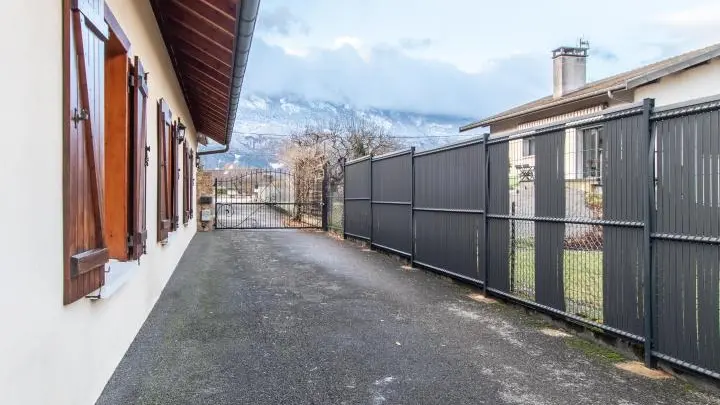 Accès aux stationnements du gîte par portail securisé