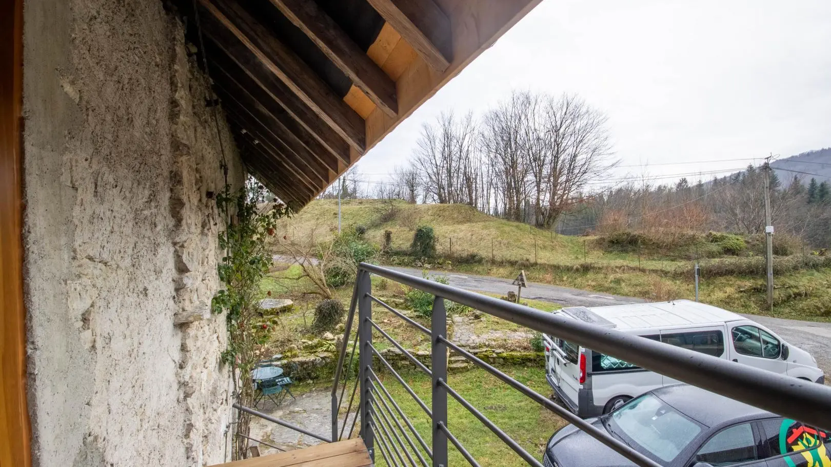 1 place de parking au pied de l'escalier