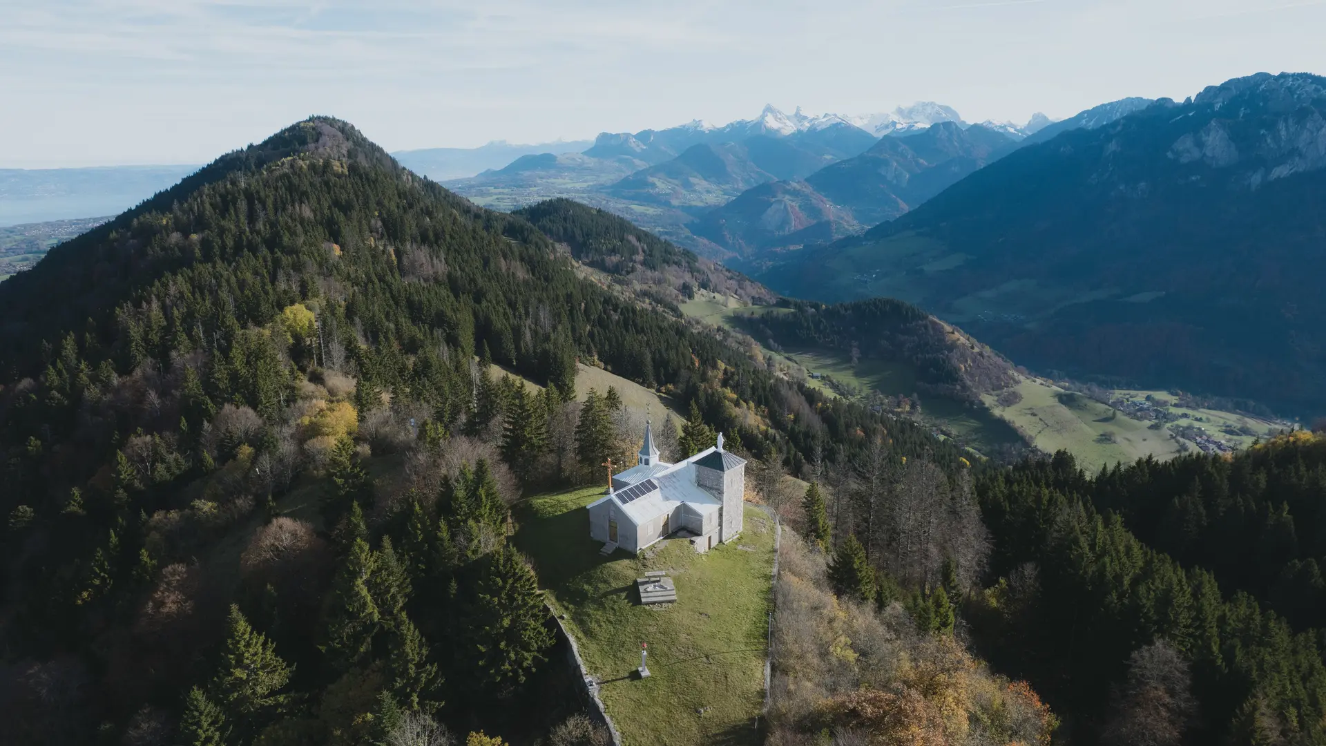 Vue chapelle et Crêtes des Hermones