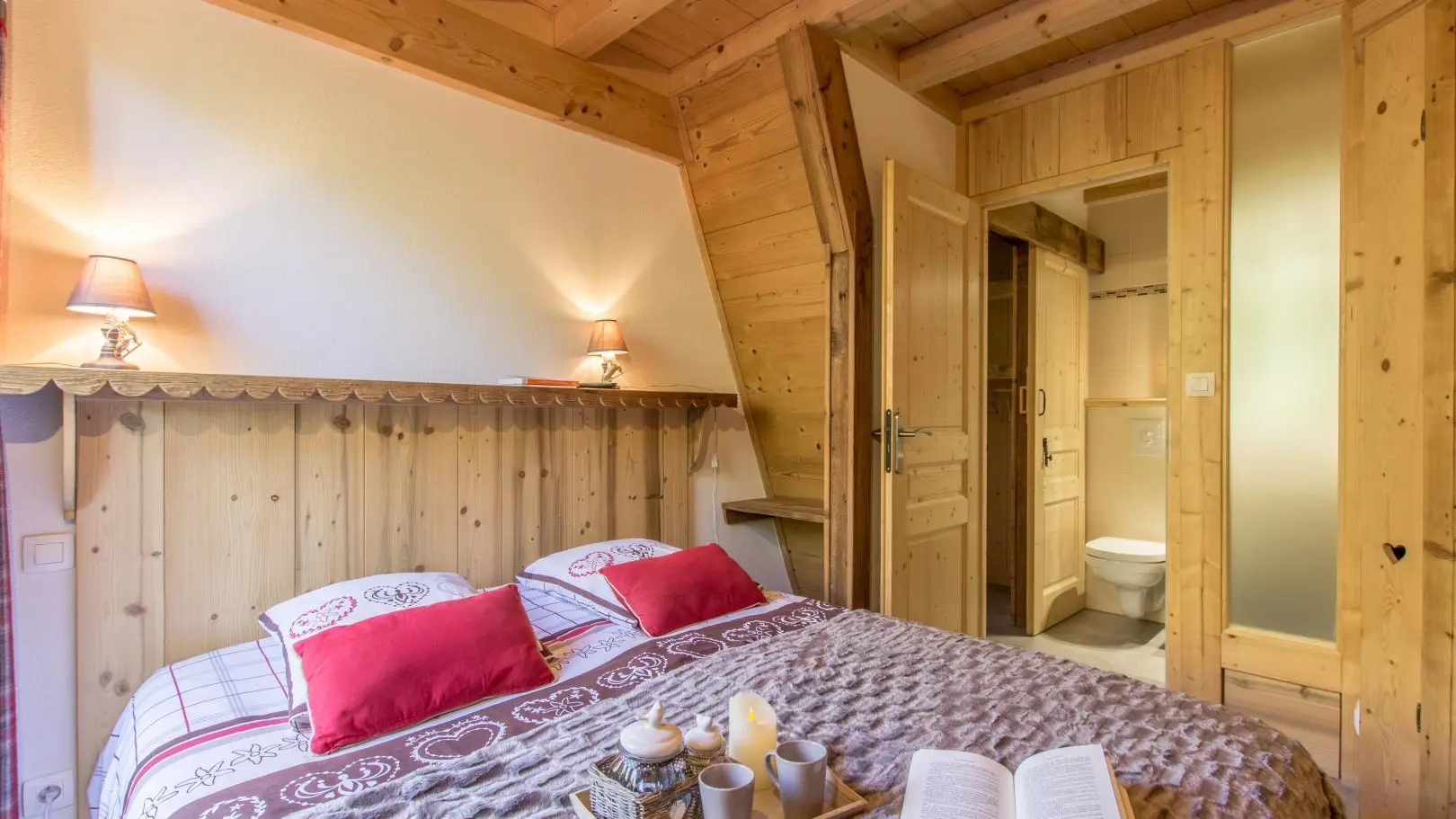 Chambre master avec accès à la salle d'eau