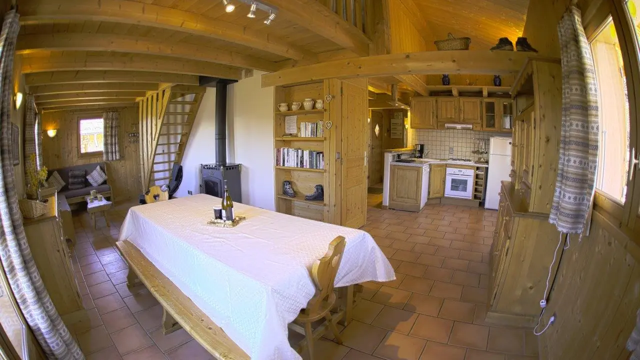 Pièce à vivre ouverte sur cuisine