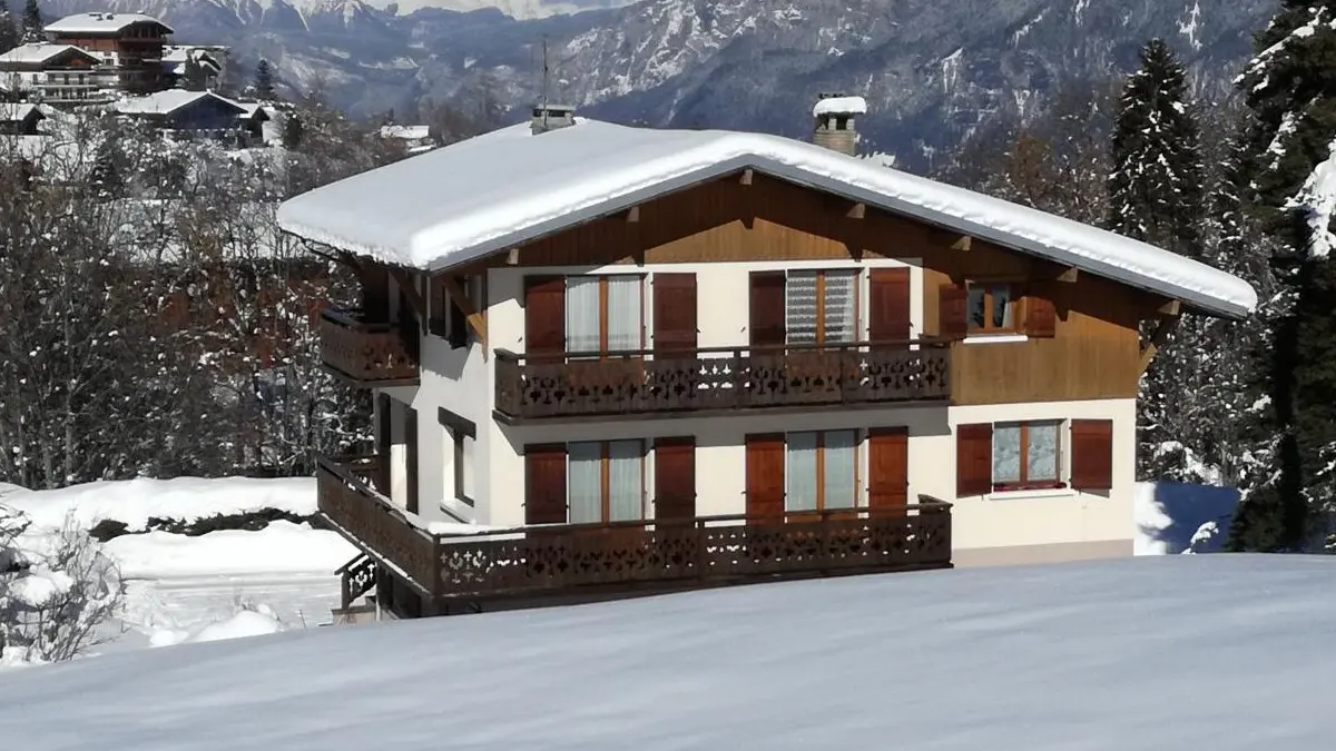 Gite d'accès facile en hiver à proximité du télécabine La Princesse desservant le domaine skiable Saint Gervais Le Mont d'Arbois