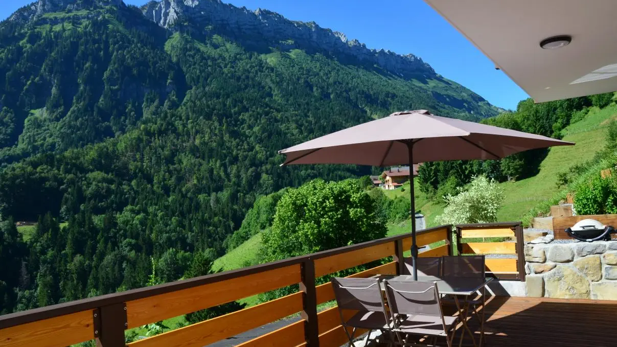 La terrasse et sa vue Sud-Ouest