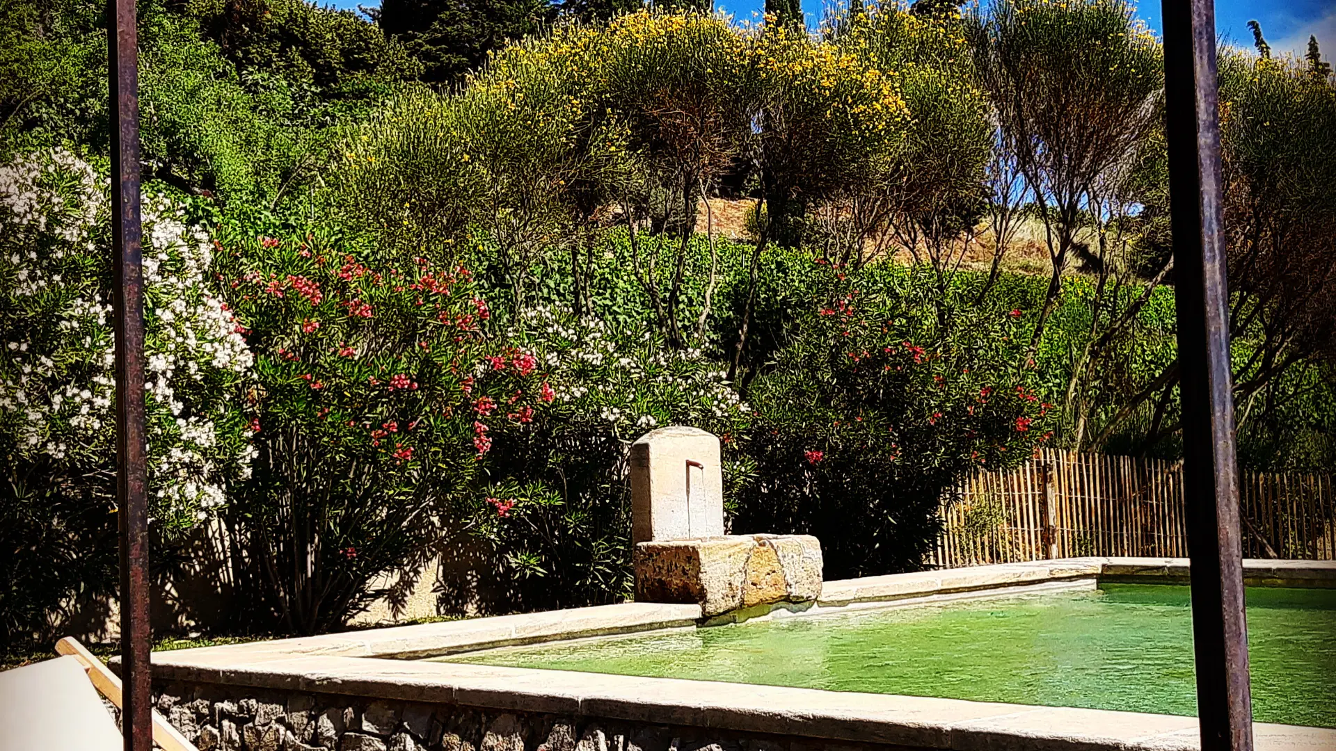 Piscine et coin détente