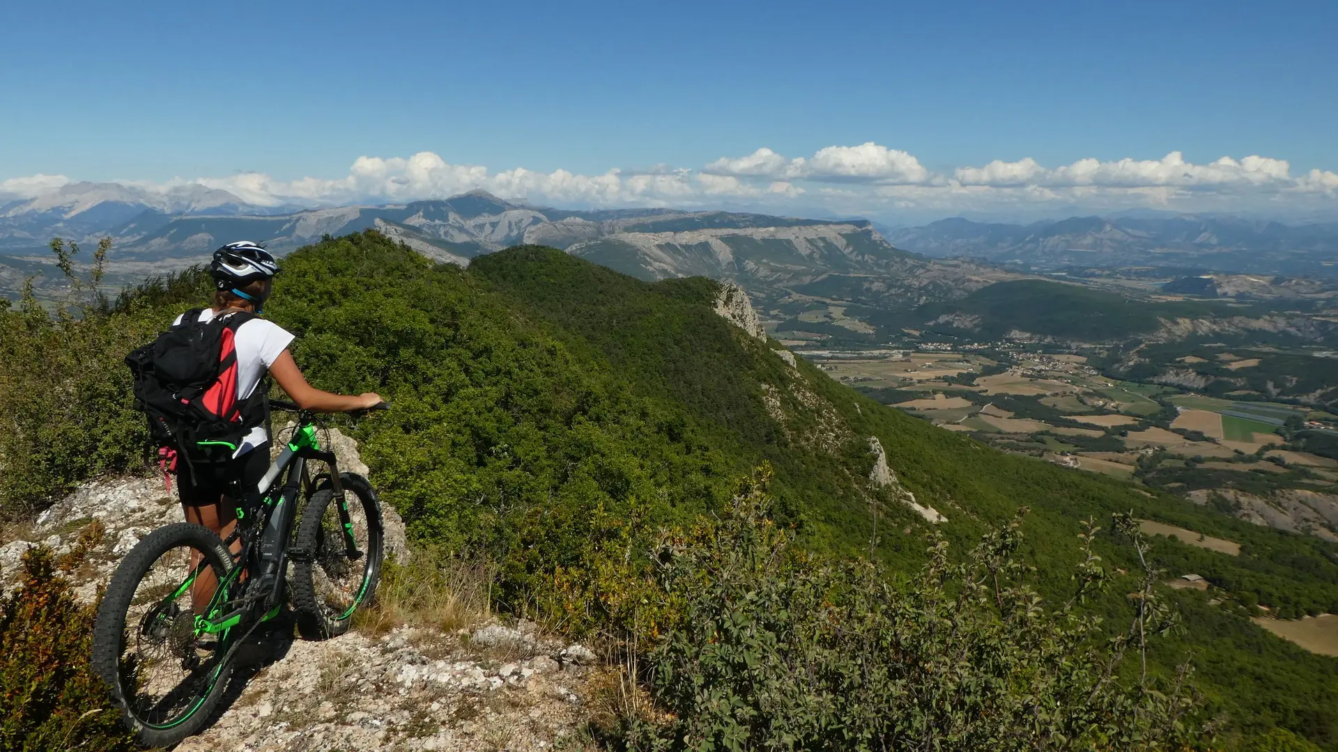 Jolis points de vue sur les vallées du Céans et de la Blaisance