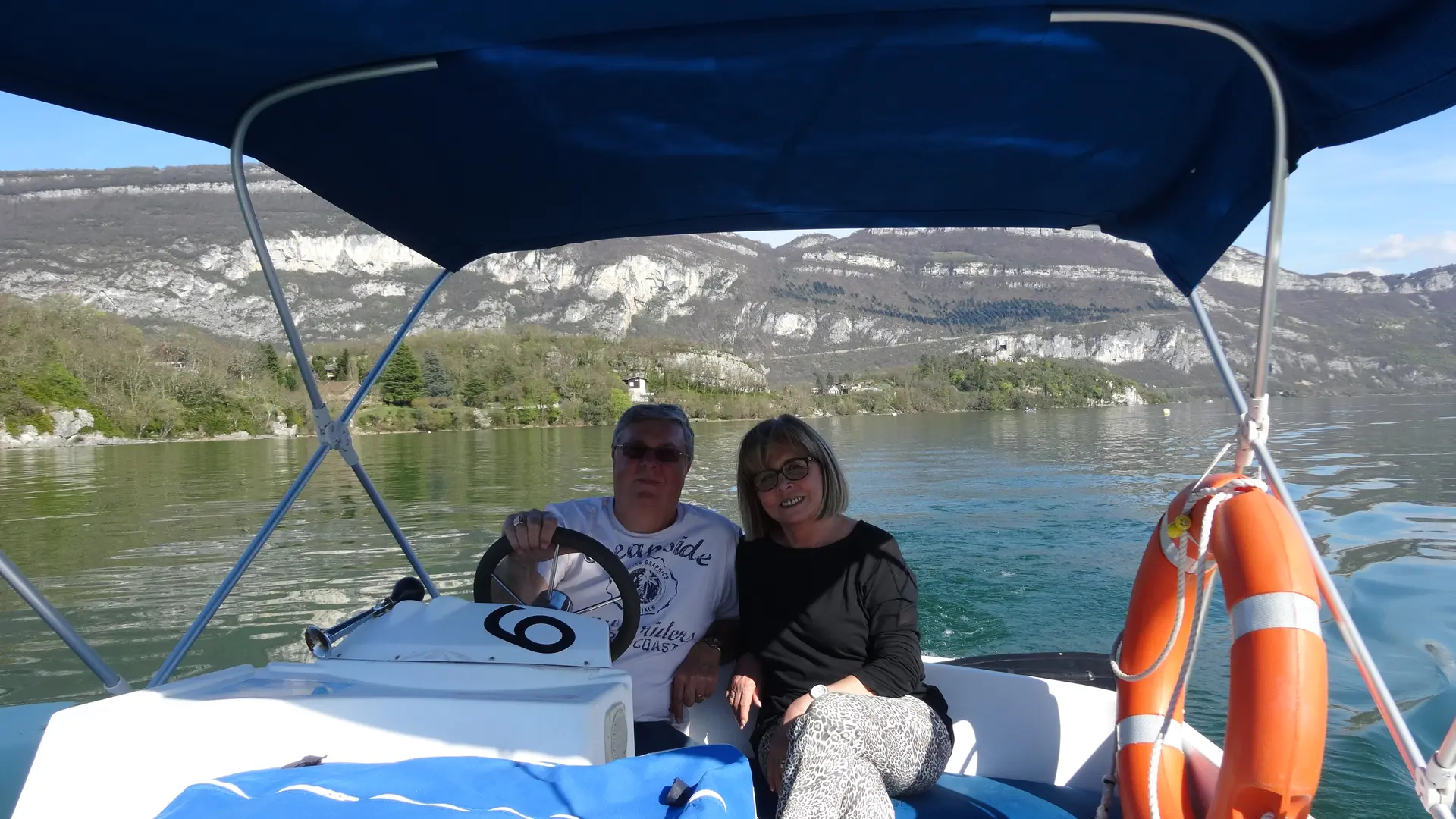 bateaubleuducanalaixlesbainsrivieradesalpesbateauxelectriques
