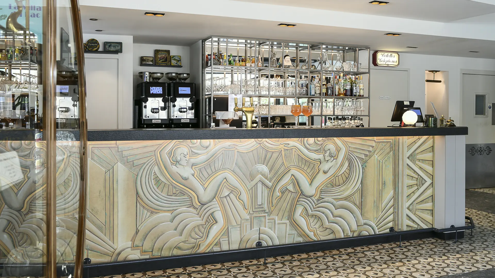 Bar