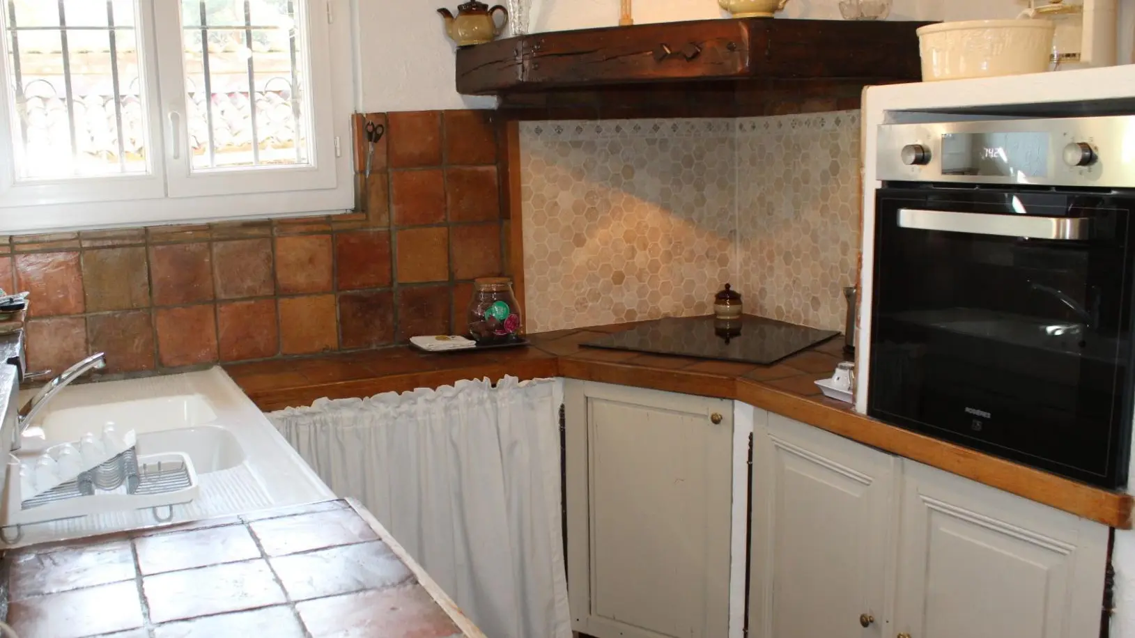 Cuisine. Villa La Myreclose- Saint Auban-Gîtes de France Alpes Maritimes