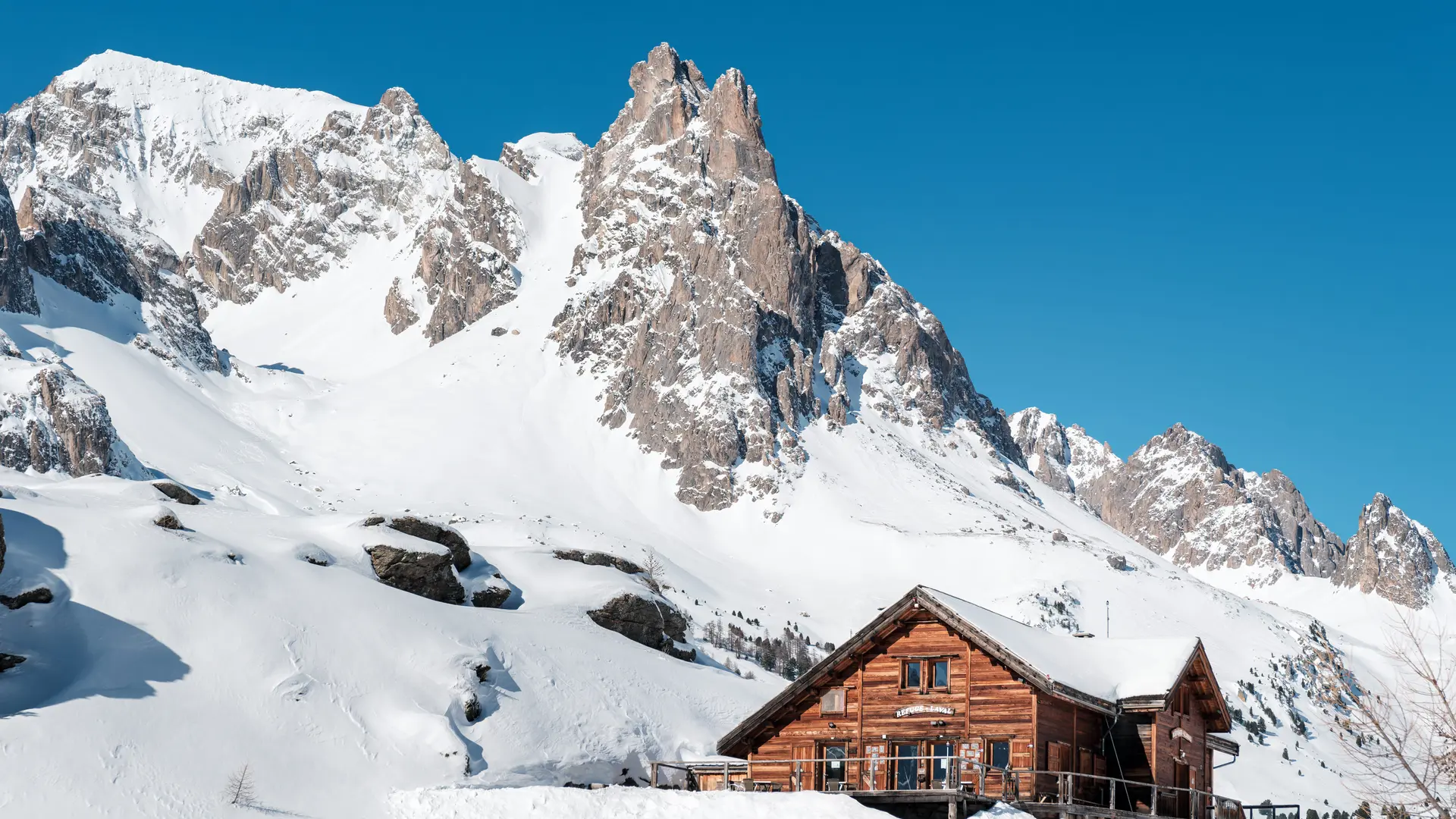 Refuge Laval en hiver