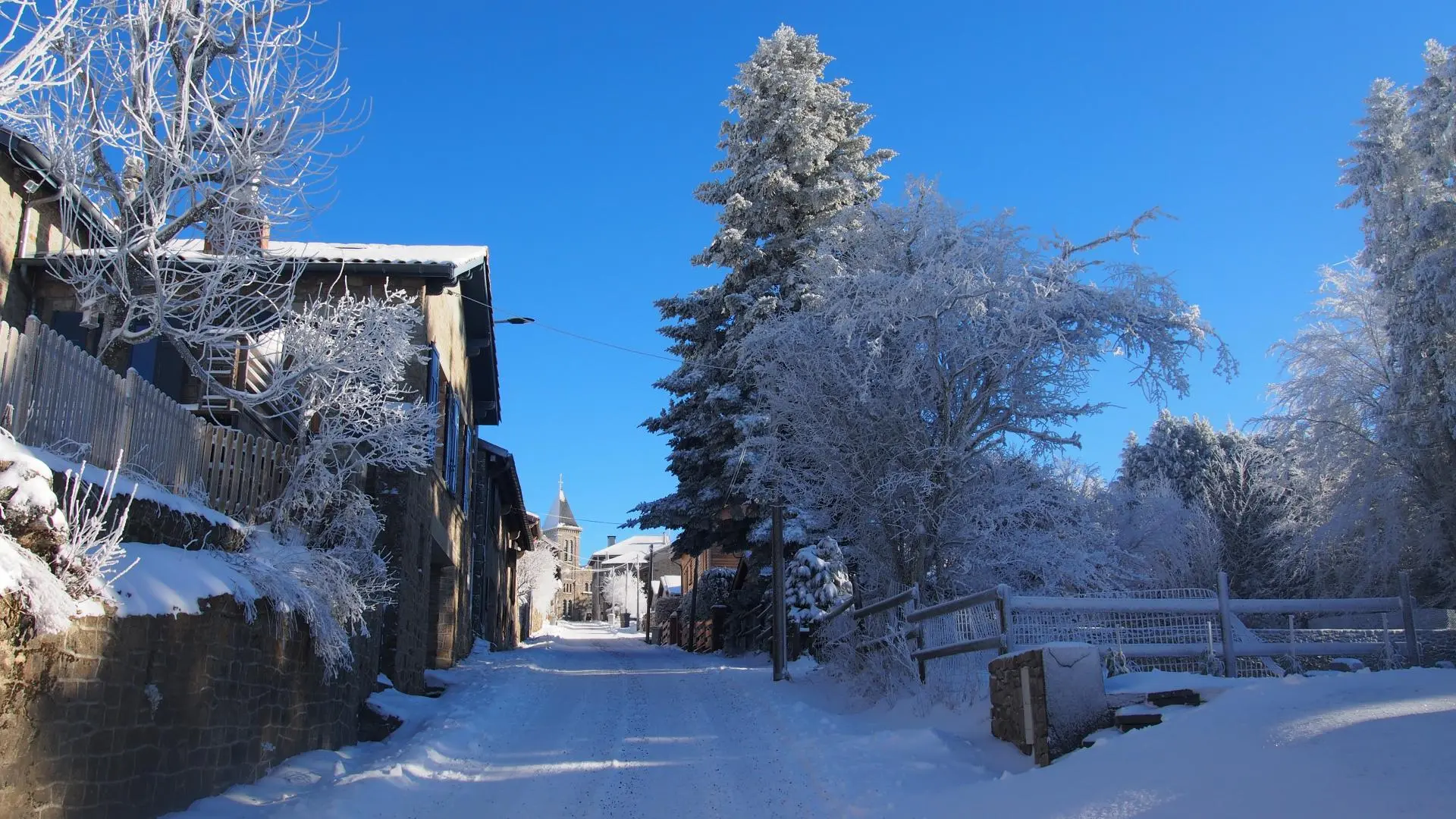 Le chemin de la creuse sous la neige