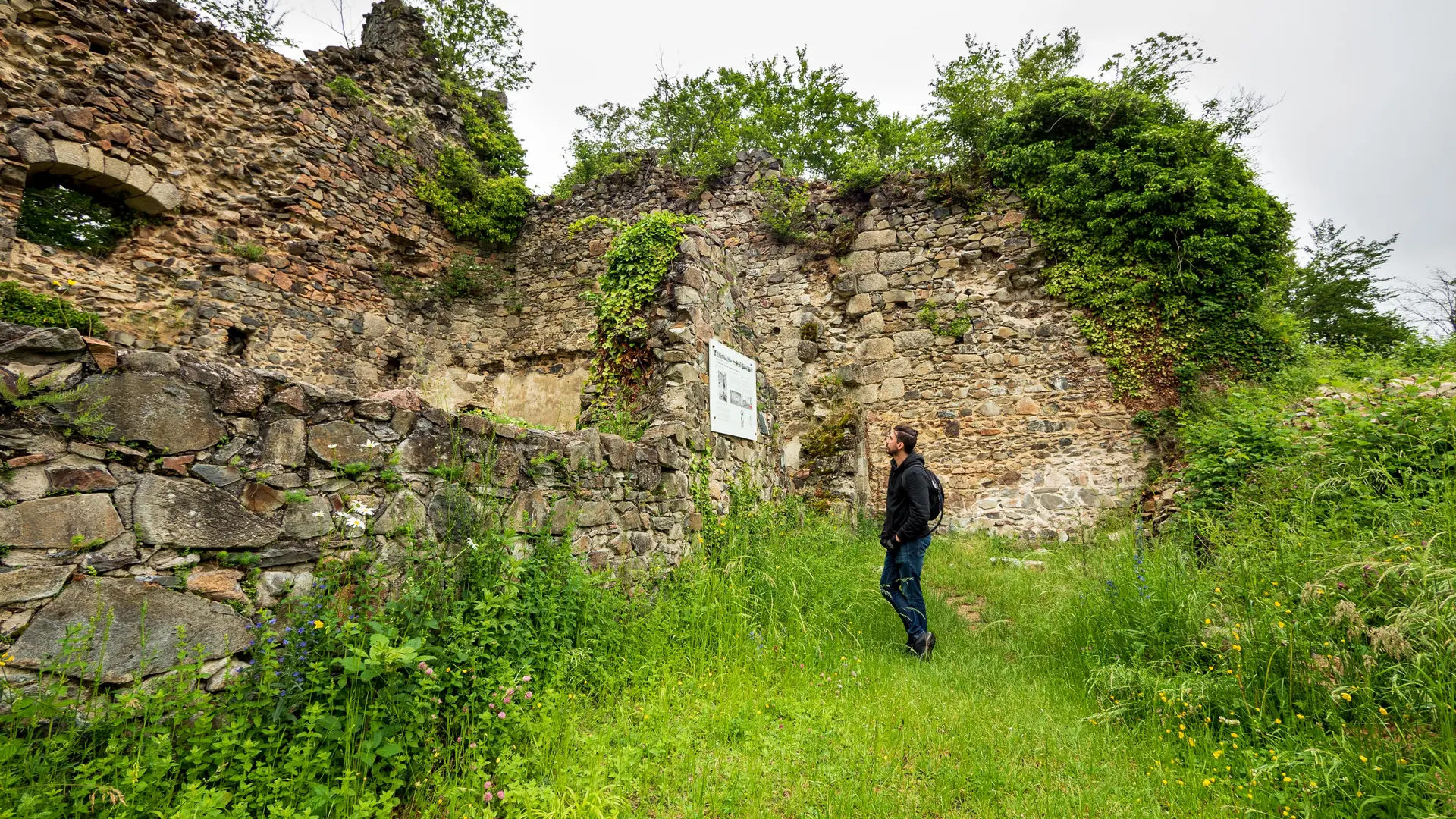 Château de Montgilbert à Ferrières-sur-Sichon