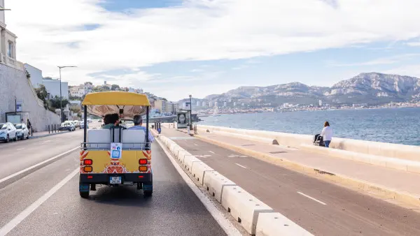 Balade bord de mer en tuk tuk électrique !