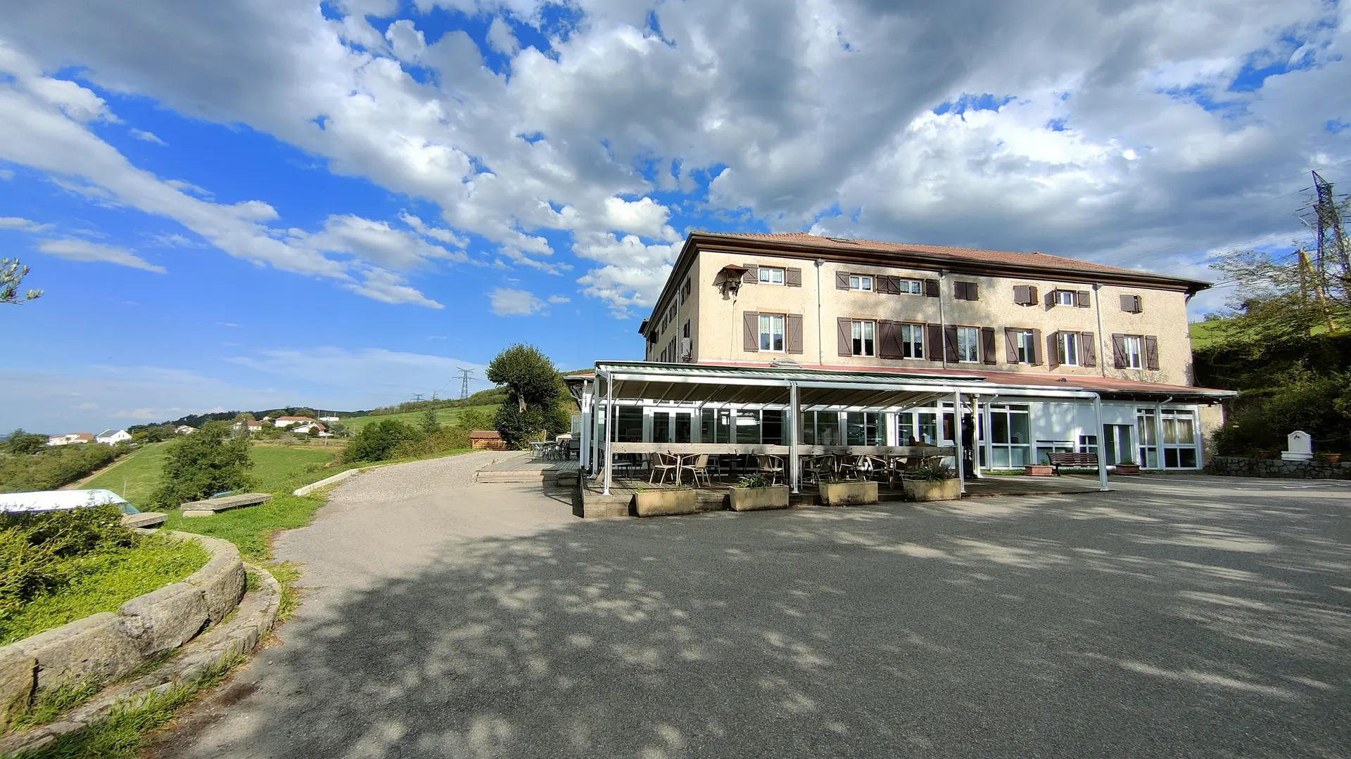 Vue sur le bâtiment principal