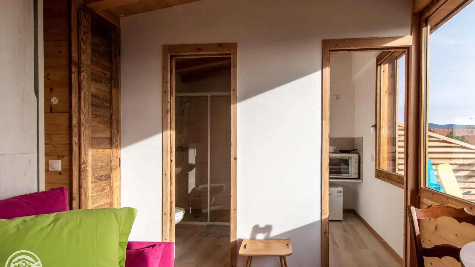 Accès cuisine et salle d'eau