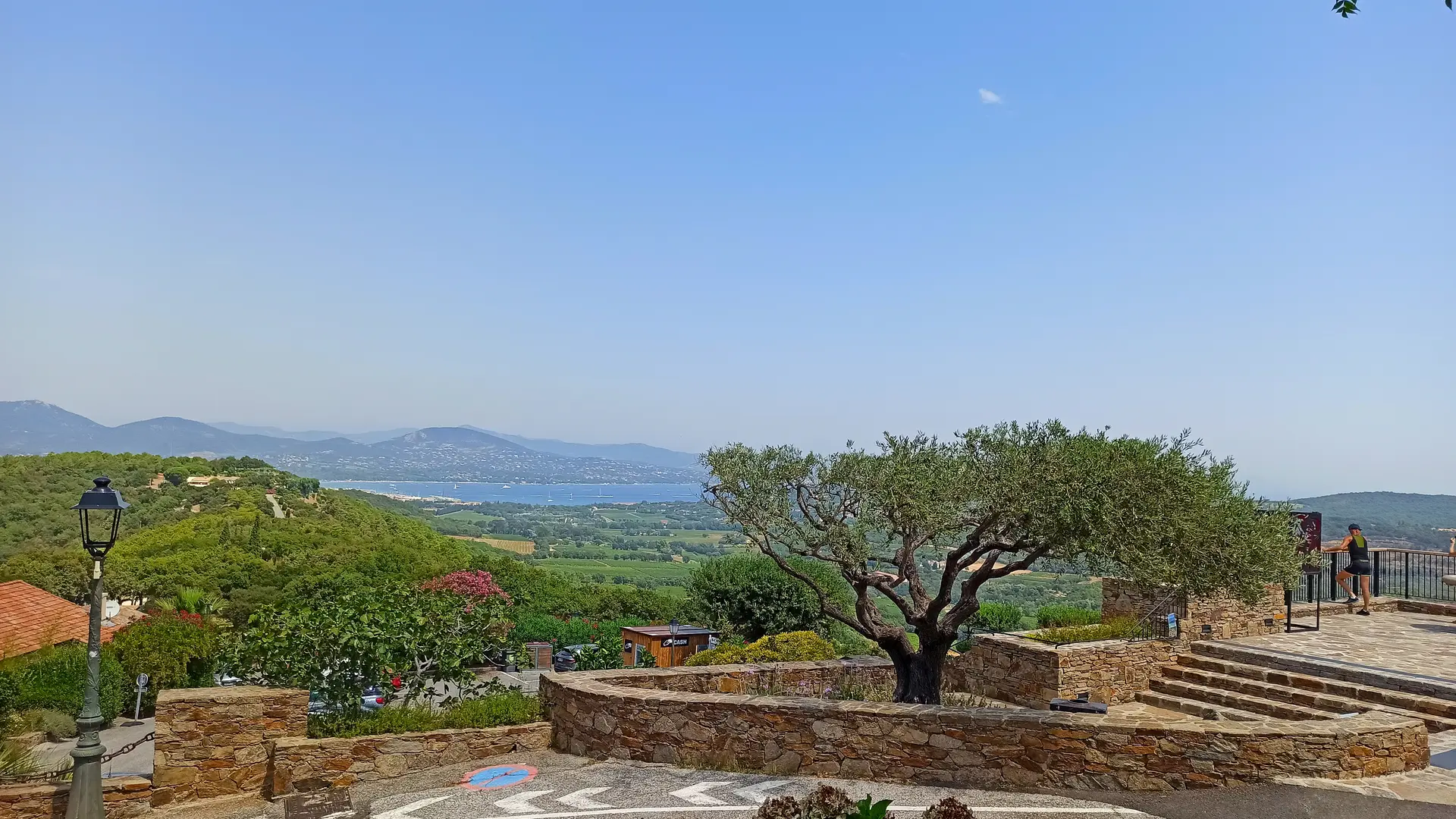 Vue panoramique - La Ciboulette - restaurant avec vue panoramique à Gassin - https://gassin.eu