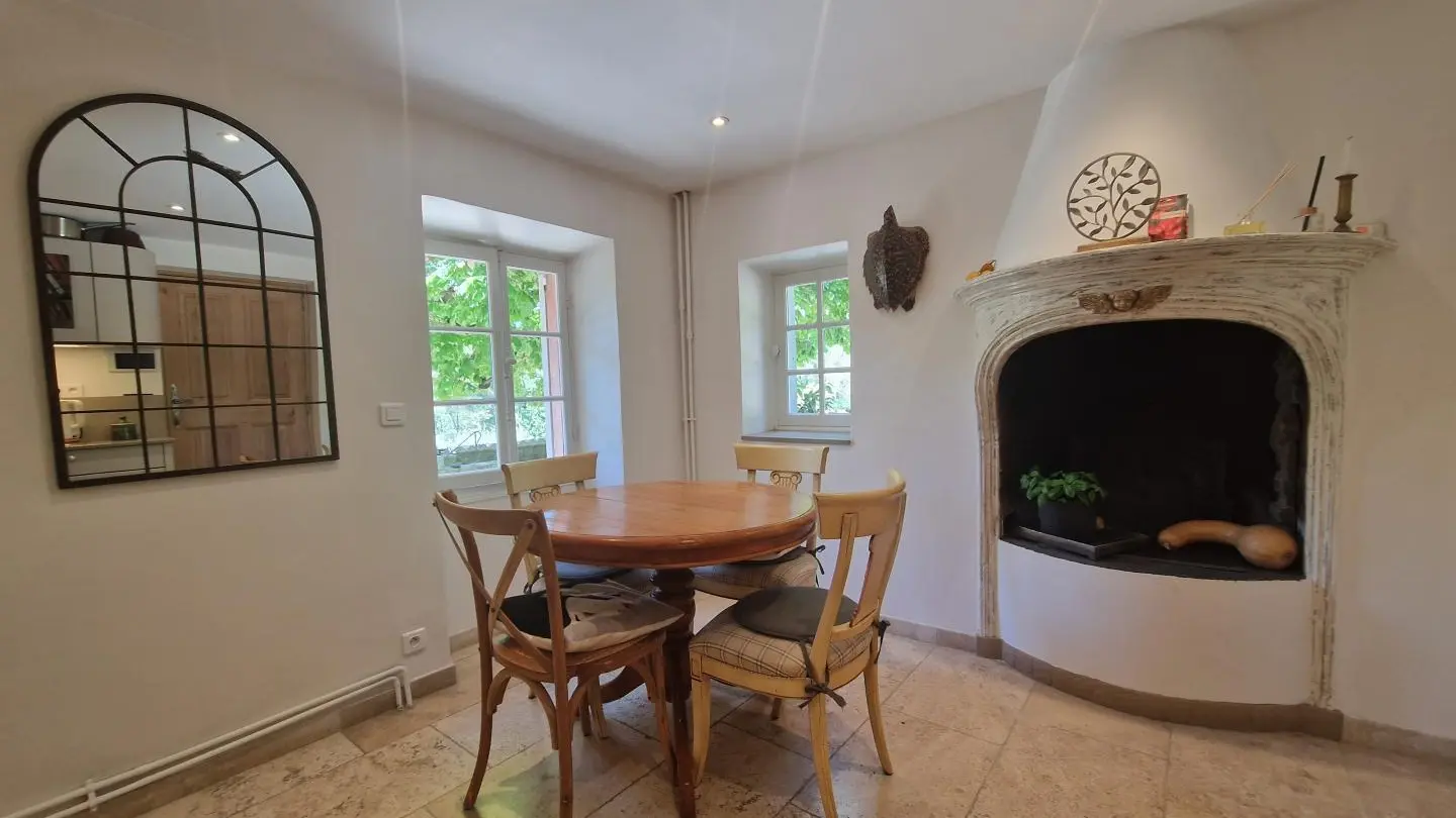 Gîte le Mas du safran-GRASSE- Espace repas - cuisine -Gîtes de France Alpes-Maritimes