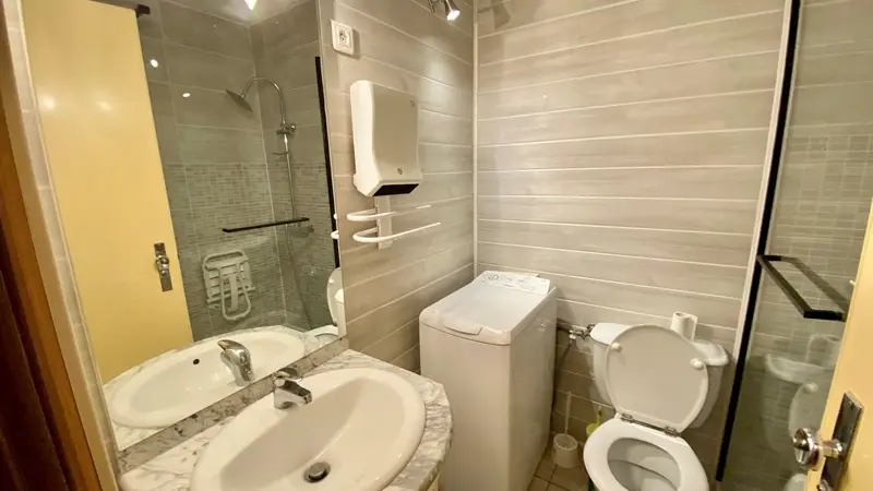 DOUCHE ET LAVE LINGE