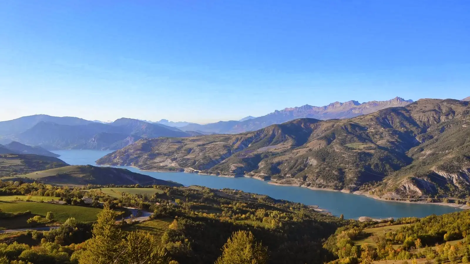 Lac de Serre-Ponçon, à 20 minutes du gîte