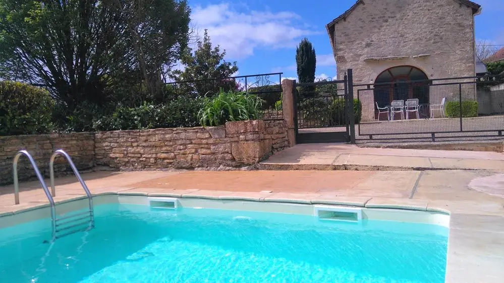 Piscine privative,, vue sur la maison