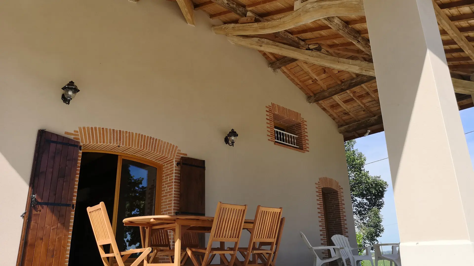 Grande terrasse couverte privée