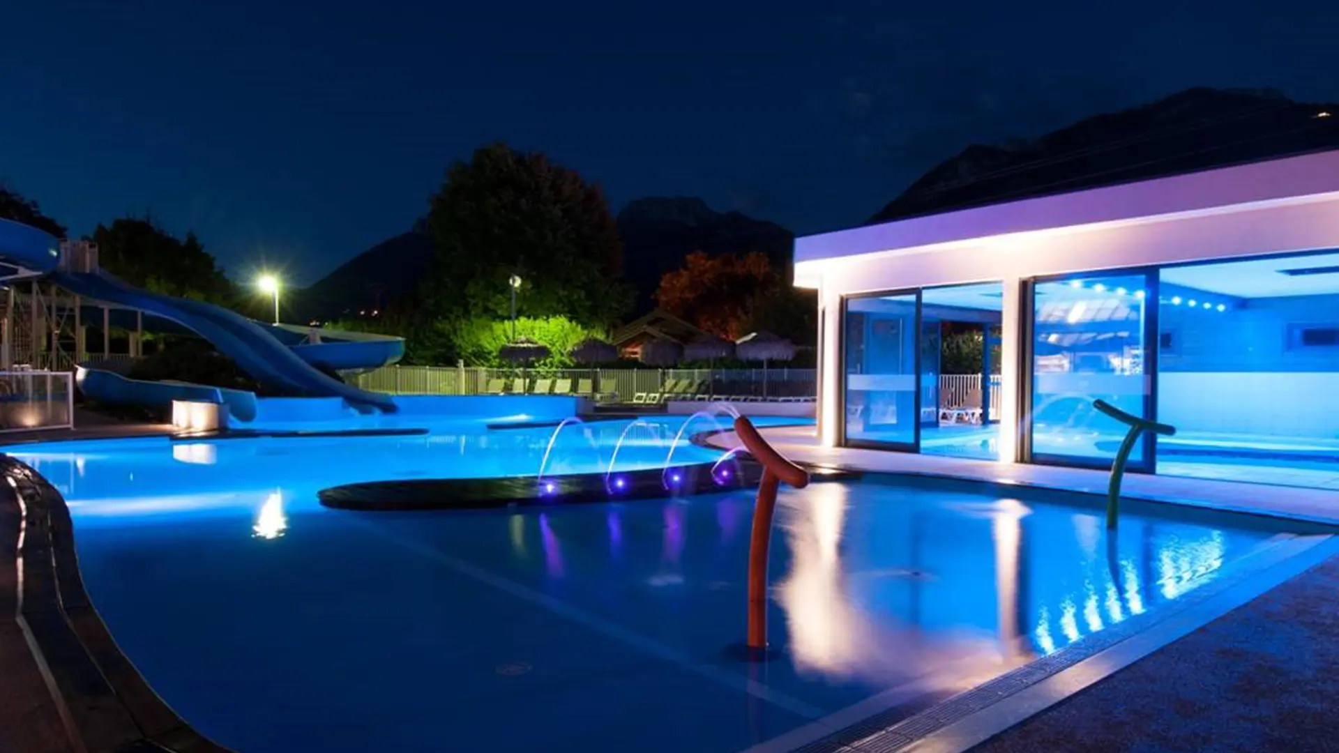 piscine de nuit