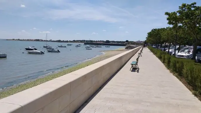 Walk along the seafront, in front of the cottages