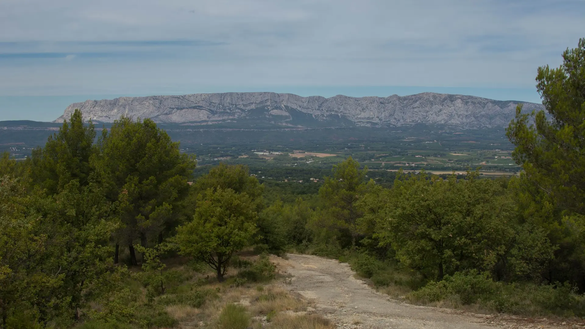 La Sainte-Victoire et la plaine de l'Arc