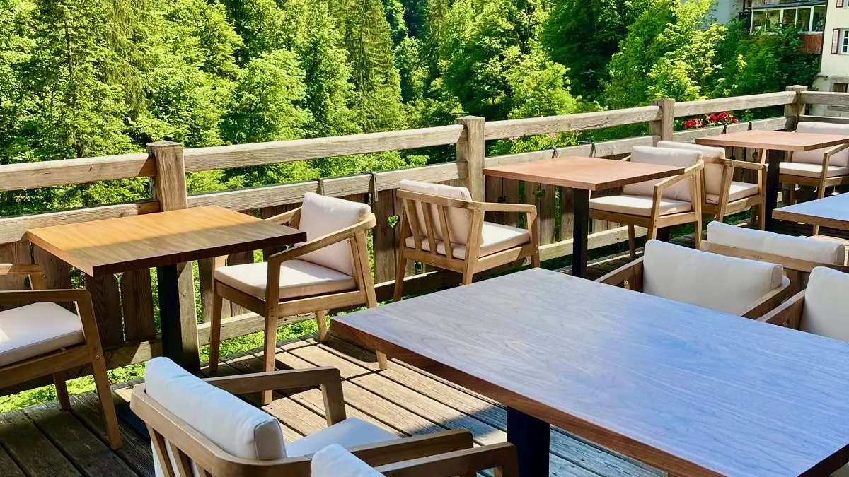 Vue sur la terrasse du restaurant