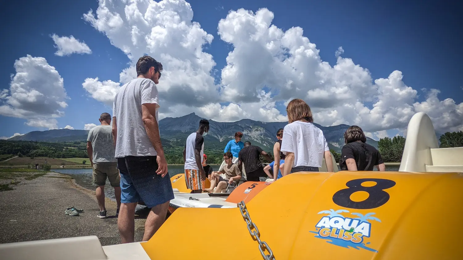 Pédalo au Plan d'eau du Champsaur