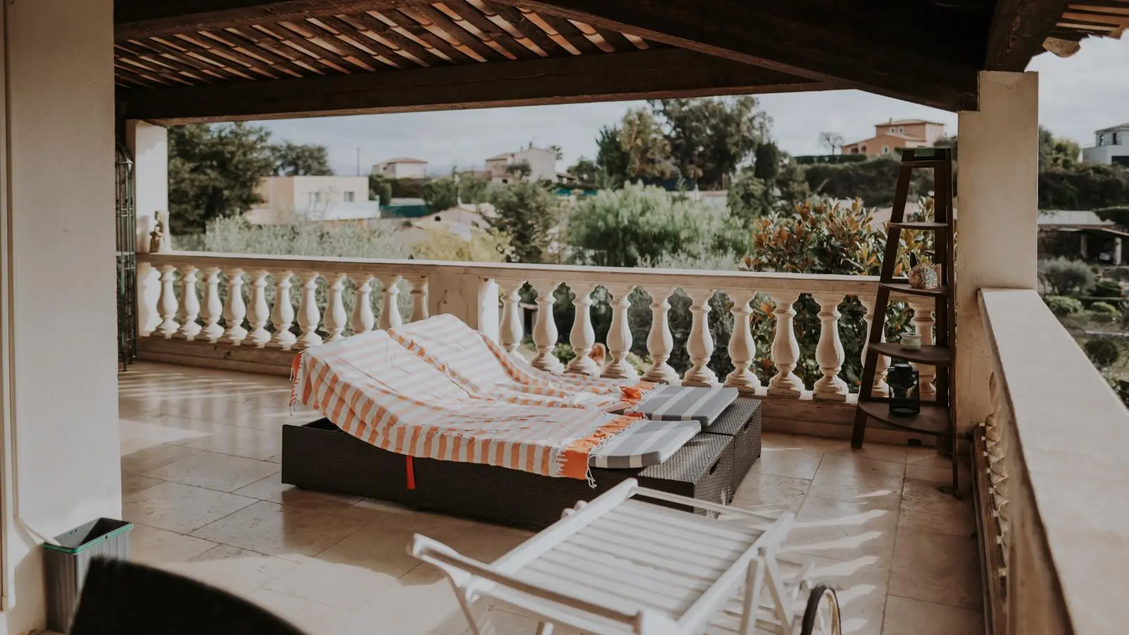 Terrasse chambre d'hôte LesQuatra à la Gaude - Gîtes de France Alpes-Maritimes