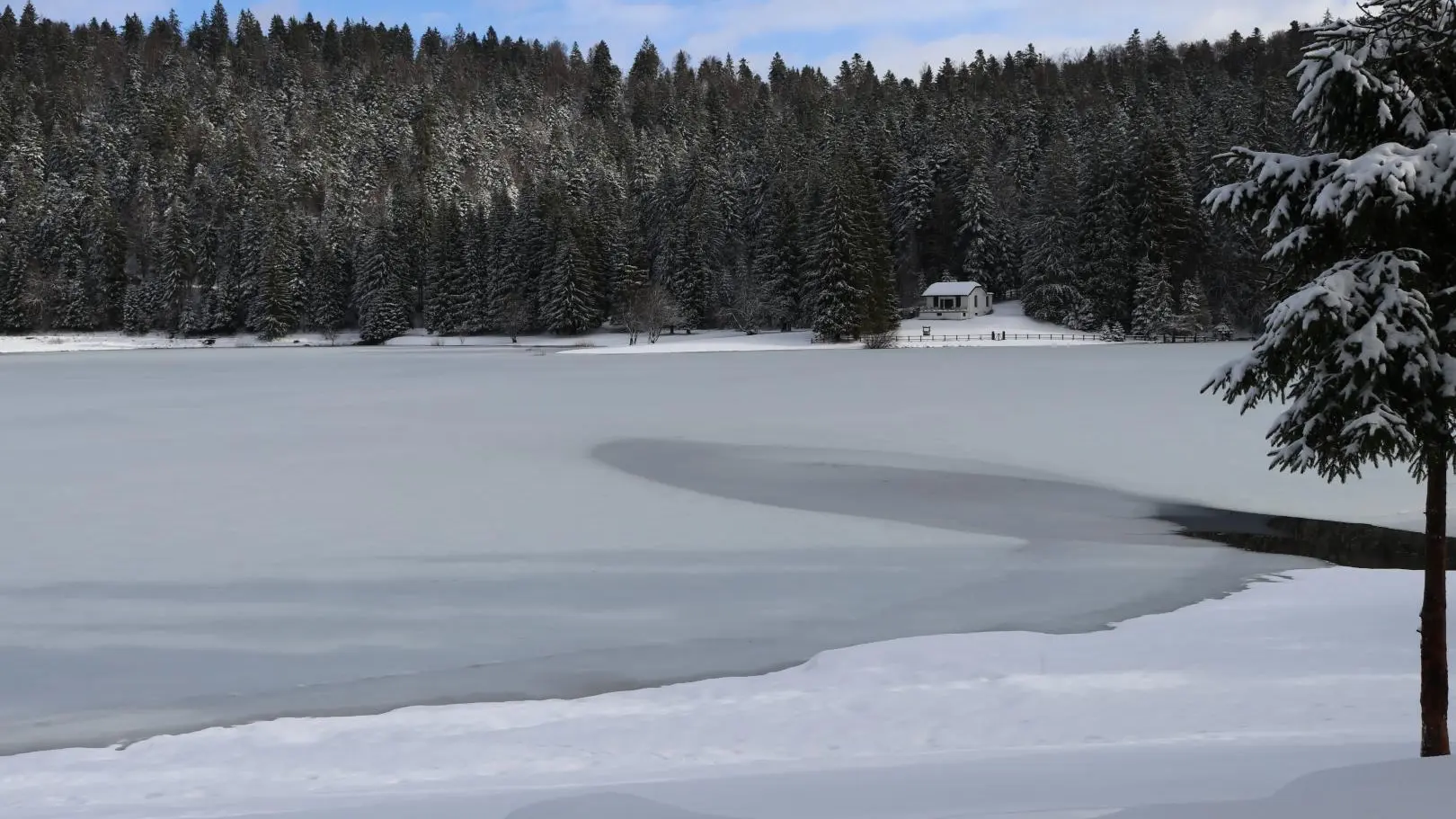 Lac Genin gelé à 4Km... Chaussez vos patins
