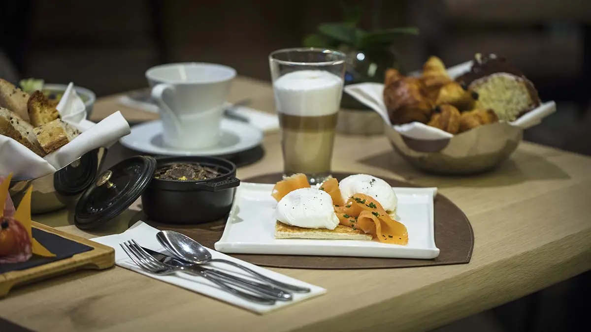 Table petit déjeuner